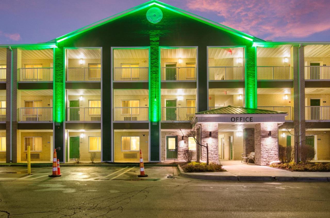 Hometowne Studios By Red Roof Detroit - Livonia Dış mekan fotoğraf