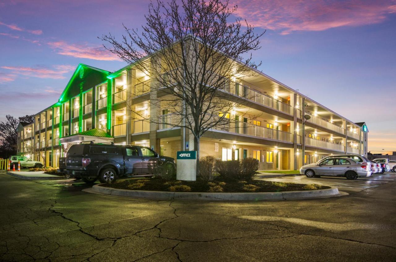 Hometowne Studios By Red Roof Detroit - Livonia Dış mekan fotoğraf
